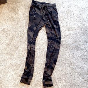 Tahari Camo Joggers